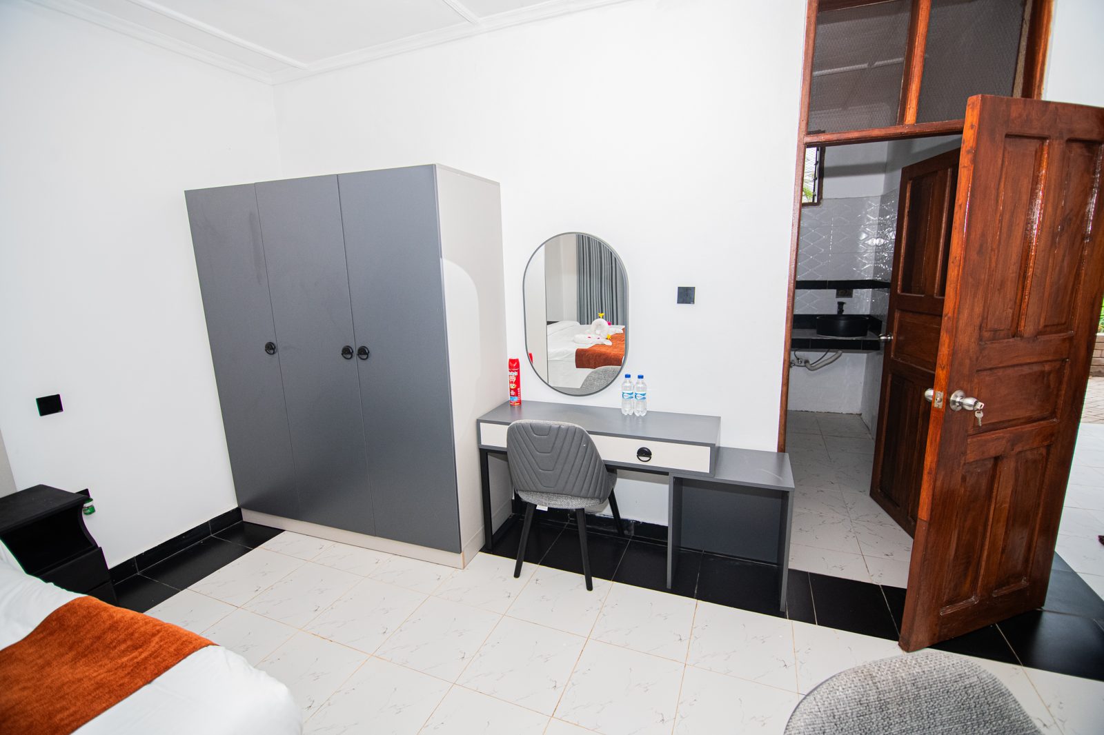Orchard room dressing area